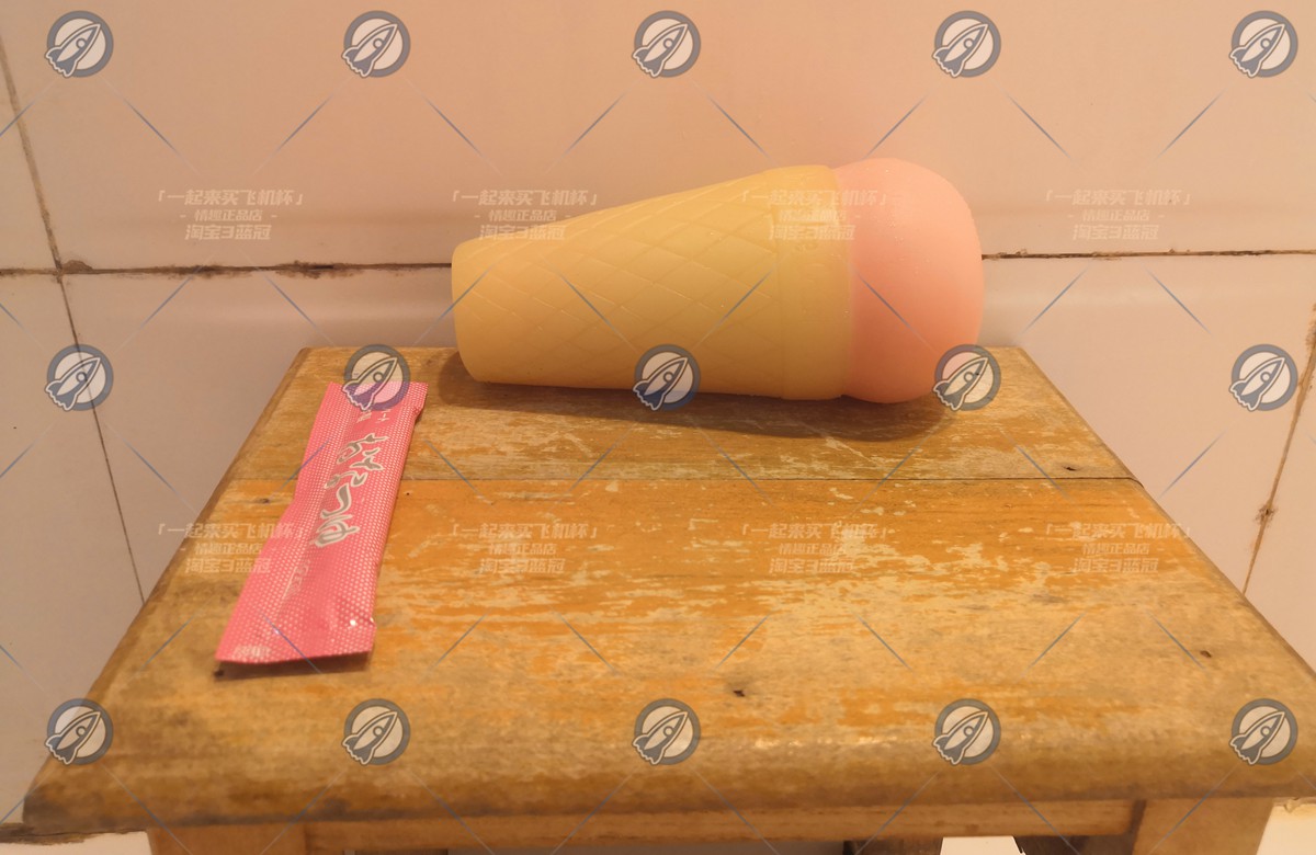 “好孩子不要学这个姿势冰淇淋会掉的”—MACCOS冰淇淋-红盒评测