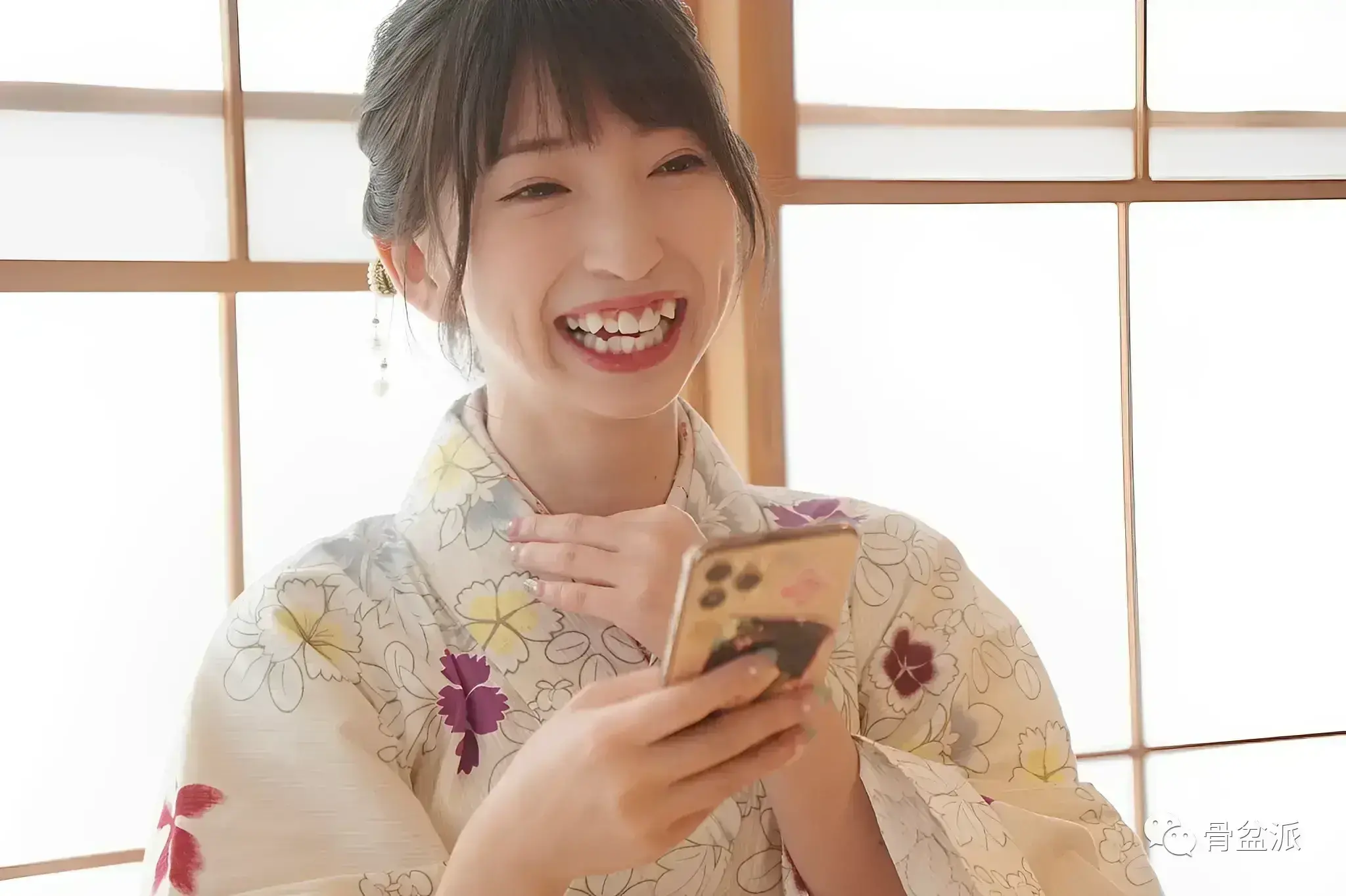 迷你小巧双马尾的冬爱琴音写真分享，虎牙妹妹YYDS!