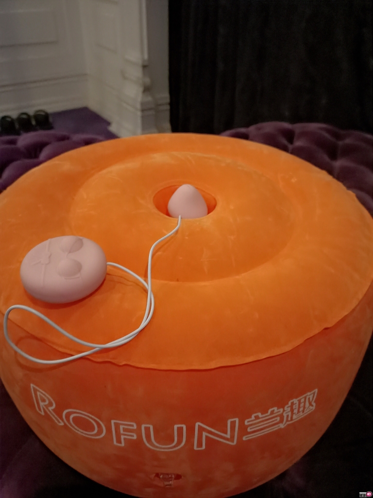 小爱垫性爱坐垫-情趣做爱与家俱靠垫两相宜