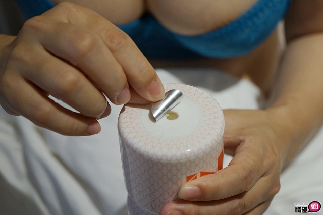 台湾SexTasty好硬杯-刺激提升-太好玩了!用飞机杯把兔子先生KO;;