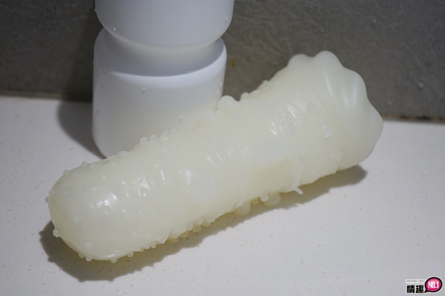 台湾SexTasty好硬杯-刺激提升-太好玩了!用飞机杯把兔子先生KO;;