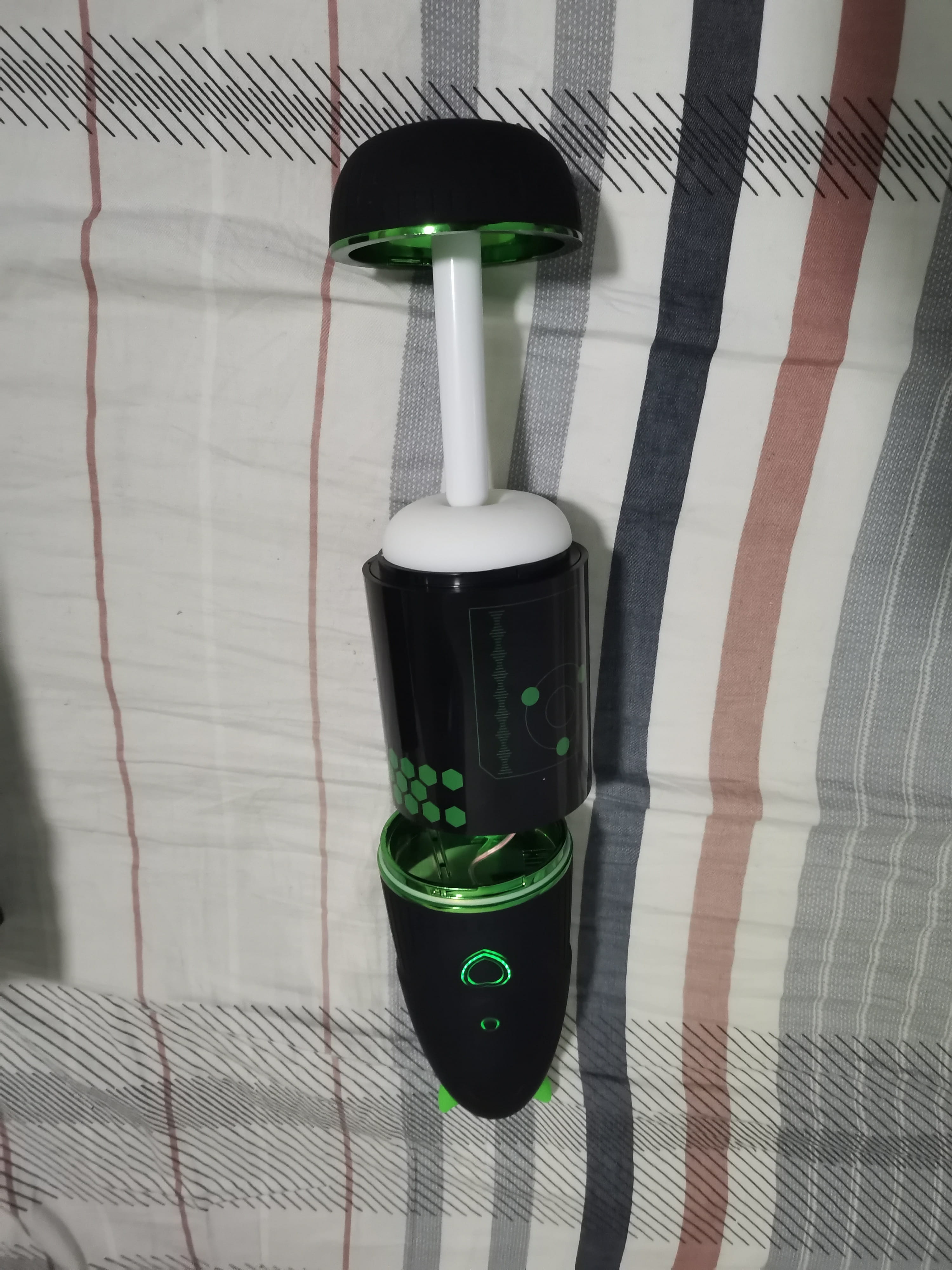 YUU小恶魔电动飞机杯评测 – 卡通风和科技感十足的舒爽电动体验