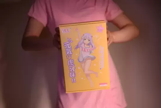 雪乳奶果的彩美旬果写真分享，蛮可爱的小虎牙！