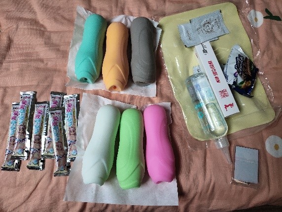 A社老法师，多娜多娜联名款飞机杯收集者评测 1——白毛与粉毛