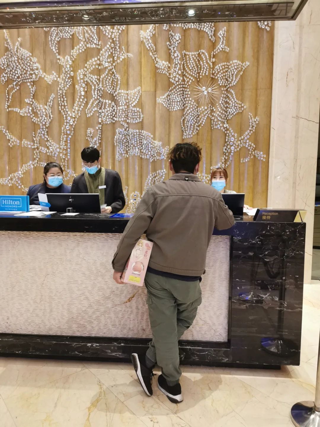 在五星级希尔顿的行政套房里玩YUU的“小优物语”是怎么样的感受？