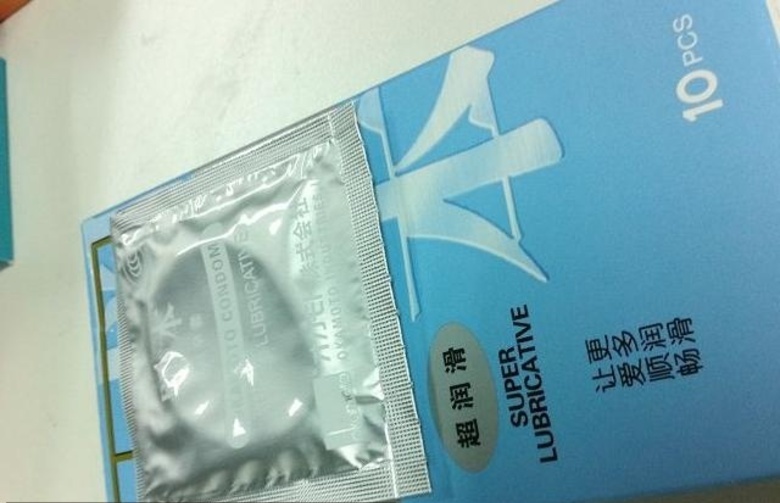 多图：8款常见品牌安全套评测，气味、外观、拉伸…